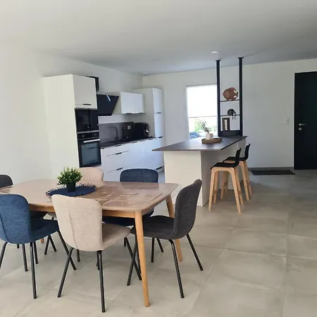 Semesterbostad Maison Proche De La Coulee Verte Et Commodites *